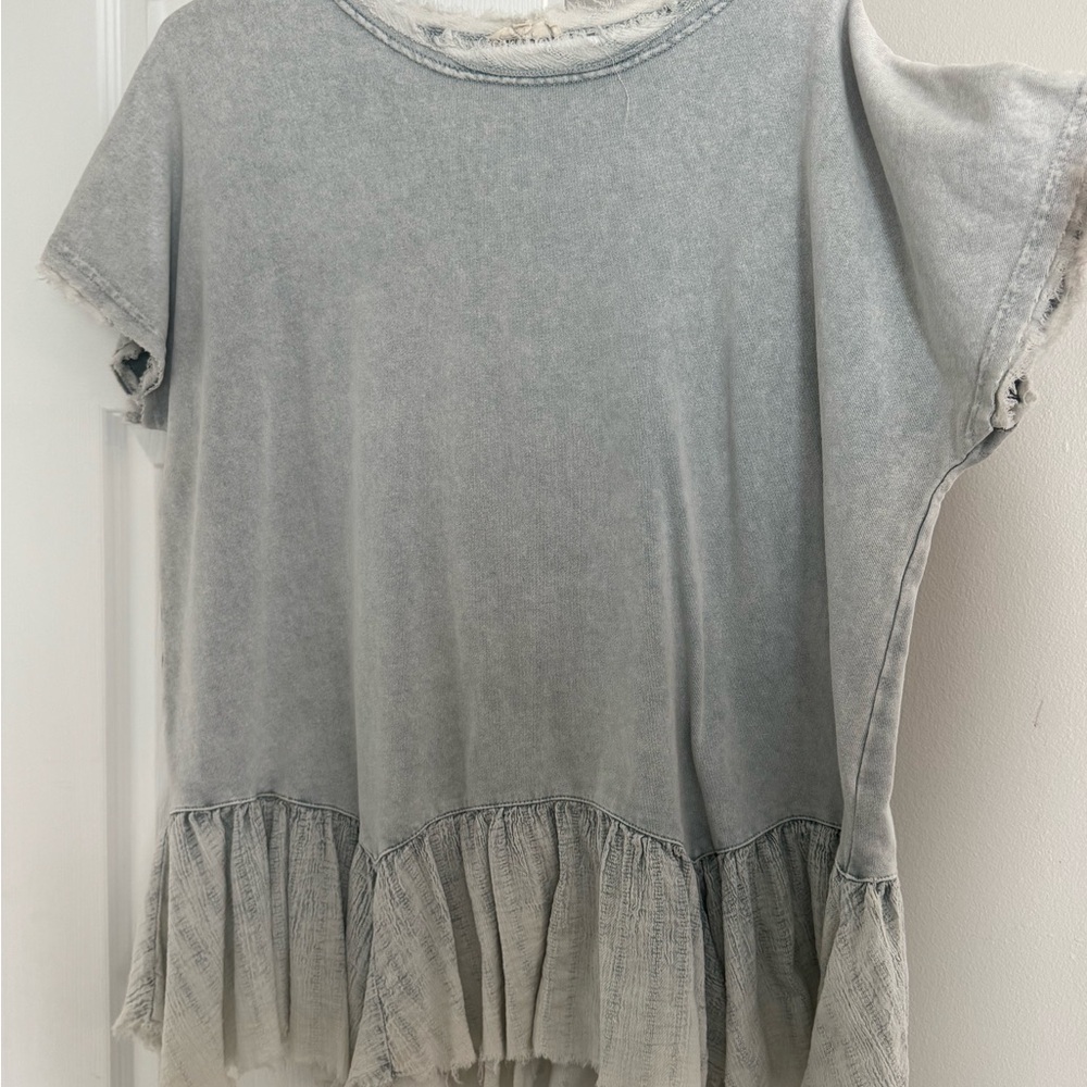 Easel Light Gray Short Sleeve Top with Ruffled Hem